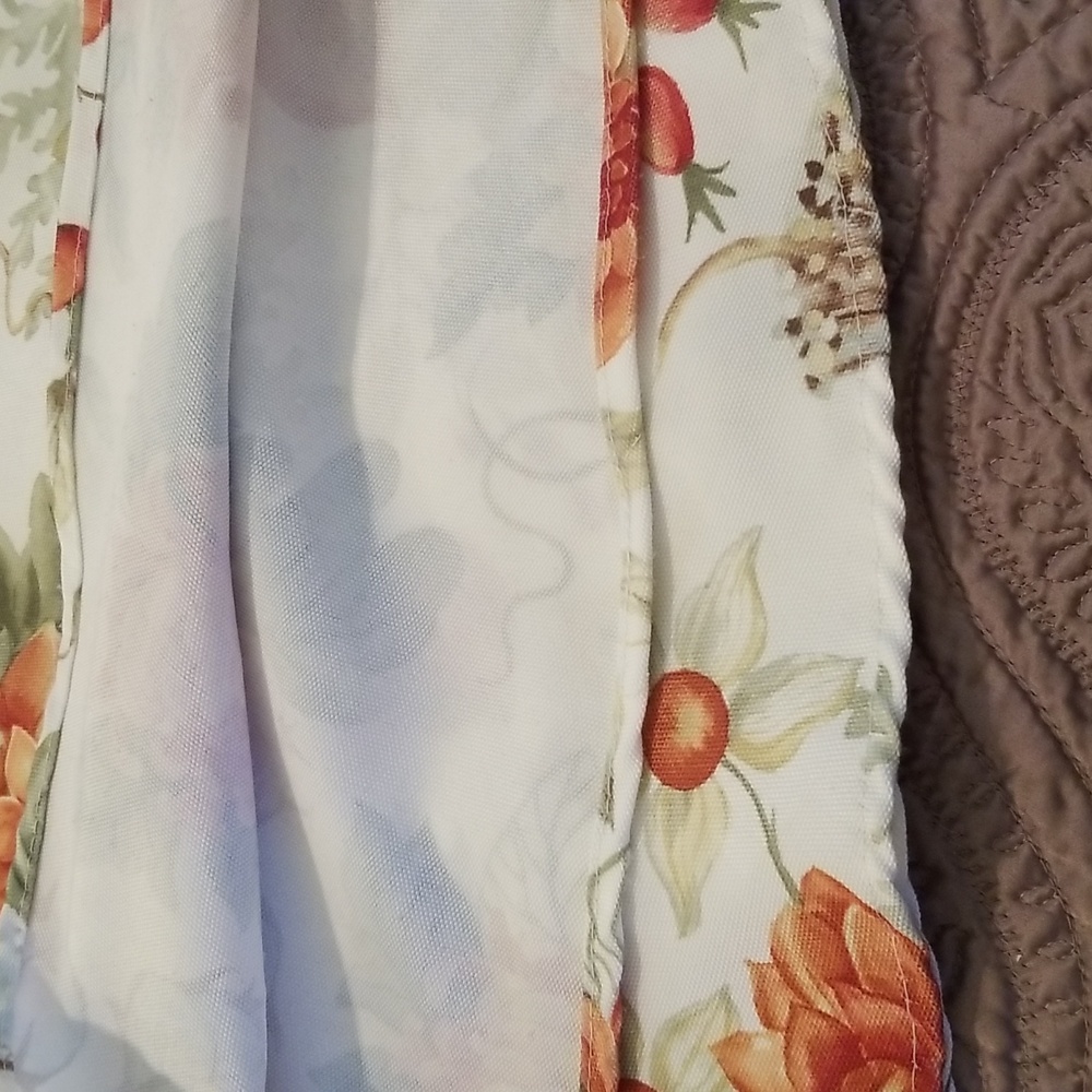 Round repellent tablecloth - Picture 2 of 4